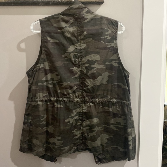 Used Camo Zip/Drawstring Vest - Picture 3 of 3
